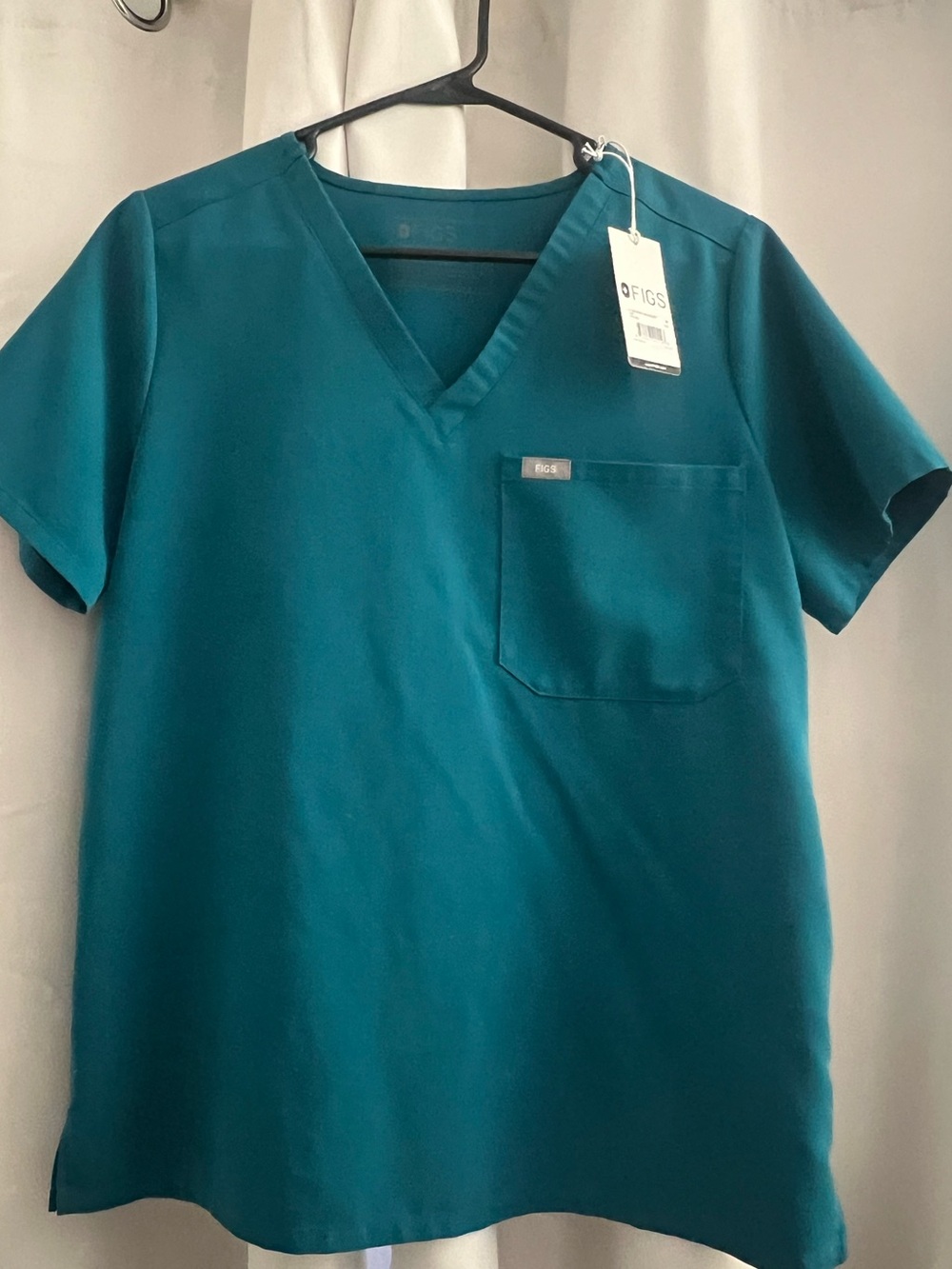 FIGS women’s Caterina V-Neck Scrub Top - pacific blue Medium